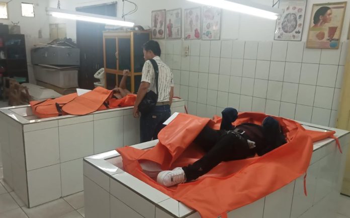 Jenazah kedu korban di ruang instalasi kedokteran forensik dan medikolegal RSUD dr Djasamen Saragih