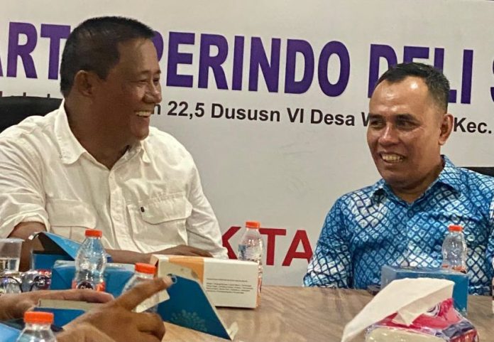 Ketua DPD Golkar Deli Serdang H Hamdani Syahputra (kanan) bersama Ketua DPC Perindo, Gunung