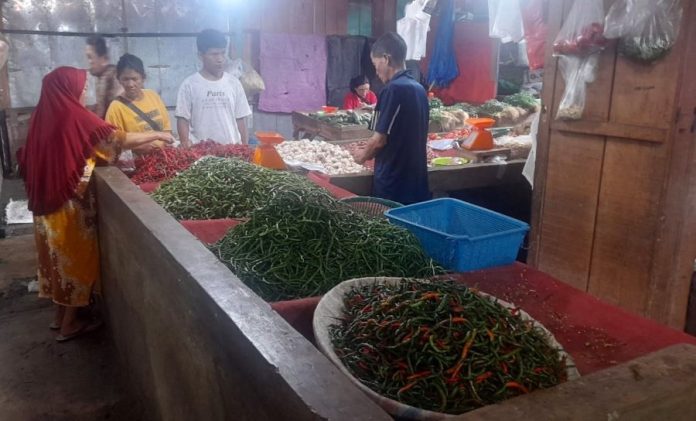 Pedagang cabai di Pasar Tradisional Dwikora