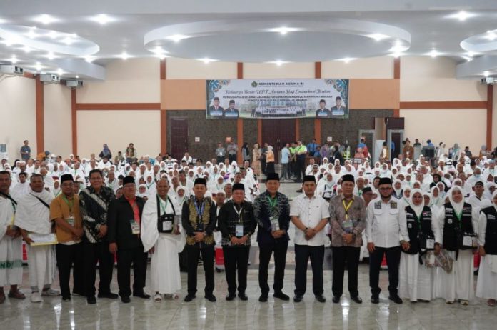 Pelepasan jemaah calon haji kelompok terbang 12 asal Deli Serdang di Asrama Haji Medan