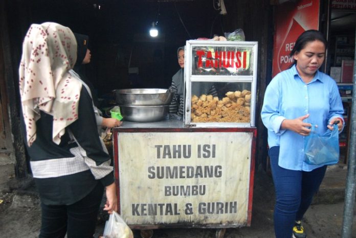 Penjual tahu di Medan mulai keluhkan kenaikan harga kedele