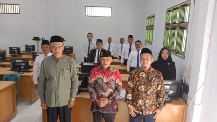 Peserta dan panitia seleksi dan tes tertulis calon kepala sekolah perguruan Muhammadiyah Asahan
