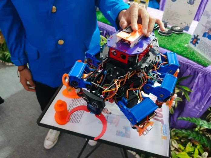 Robot pendeteksi korban bencana alam ciptaan mahasiswa UMSU