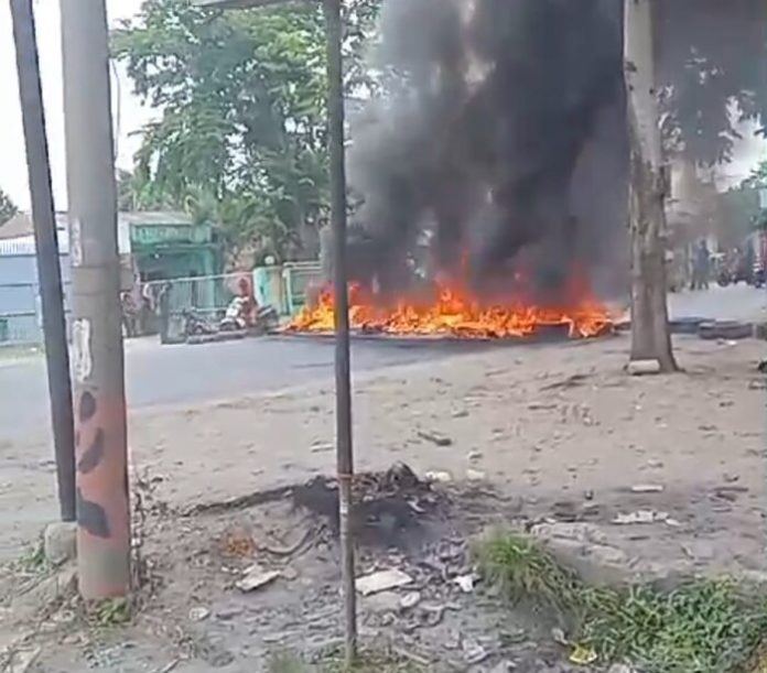 Penamapakan Jalan H. Anif, Desa Sampali, Kecamatan Percut Sei Tuan diblokade (f: ist/mistar)