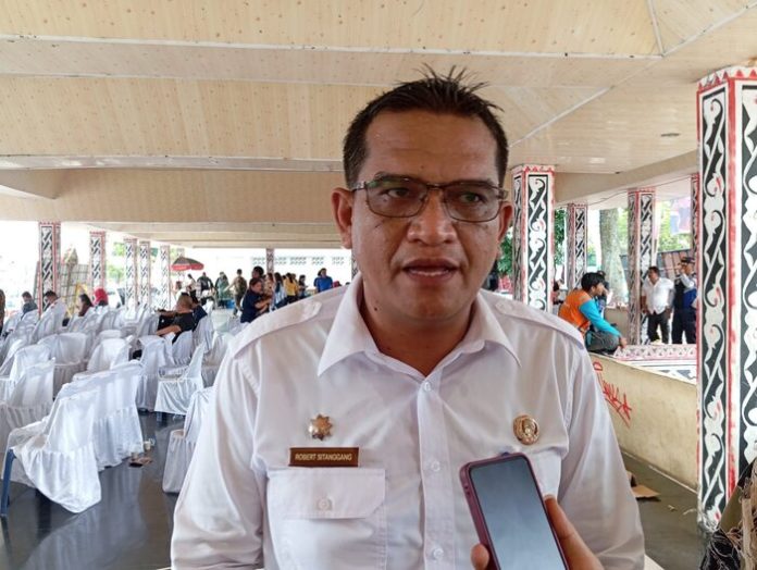 Kepala Dinas Ketenagakerjaan Kota Siantar, Robert Sitanggang (f:gideon/mistar)