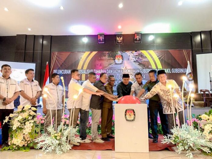 Wabup saat membuka acara peluncuran dan sosialisasi tahapan dan jadwal pemilihan kepala daerah (f:oel/mistar)