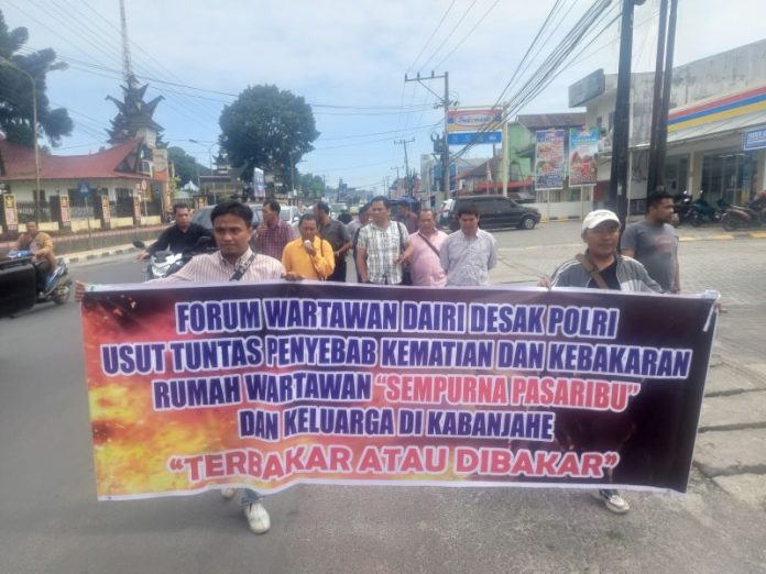 Forum Wartawan Dairi demonstrasi terkait kasus kebakaran rumah wartawan asal karo