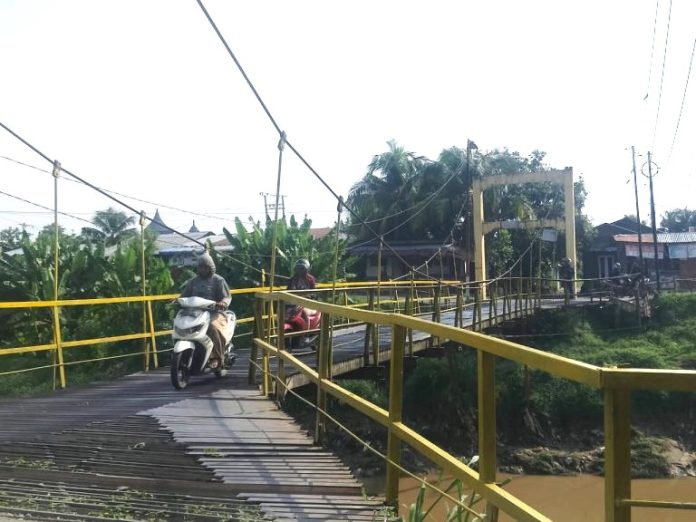 Jembatan gantung di Kota Bangun