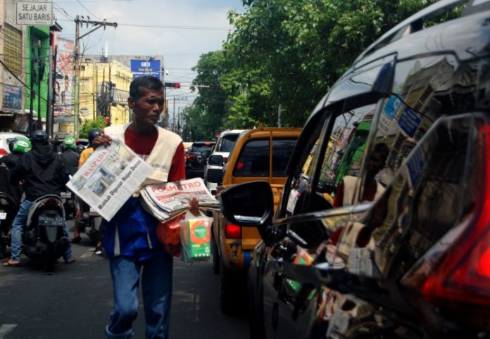 Nasib pedagang koran asongan di tengah zaman informasi digital