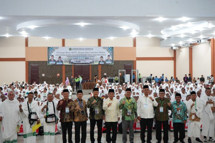 Pelepasan jemaah Kloter 24 asal daerah Kabupaten Padang Lawas Utara, Kota Medan dan Serdang Bedagai berjumlah 358 orang termasuk petugas
