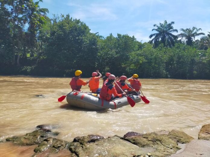 Tim gabungan mencari korban yang hanyut di Sungai Bah Bolon Siantar hingga ke Perdagangan Simalungun (f;ist/mistar)