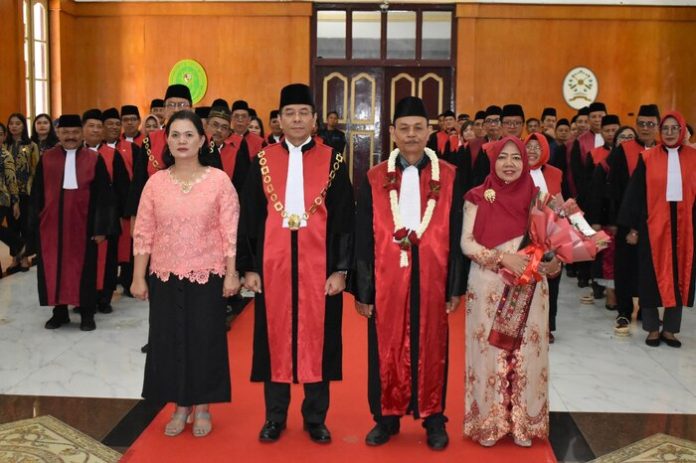 Acara purnabakti dan alih tugas Hakim-Panitera di PN Medan. (f:deddy/mistar)