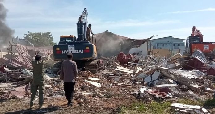 Bangunan Eks PT PN Desa Sampali dibongkar