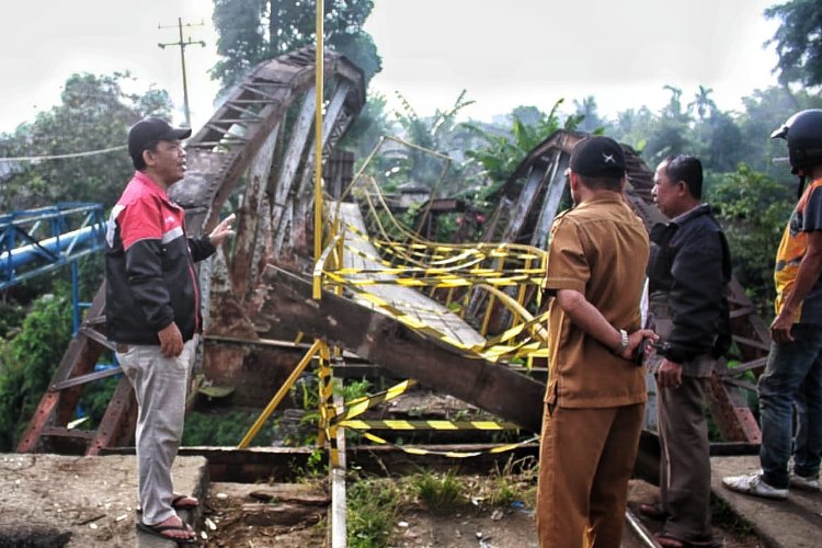 Jembatan ambruk di Kelurahan Kampung Baru, Kota Medan