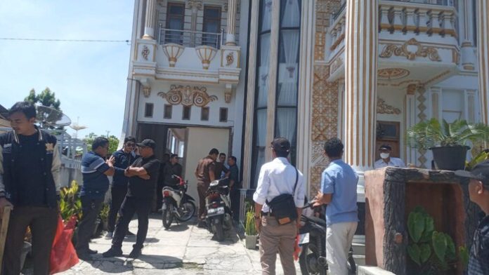Kejari Toba lakukan eksekusi pengosongan satu unit rumah di Jalan Siswa Siborongborong, Taput (f:it/mistar)