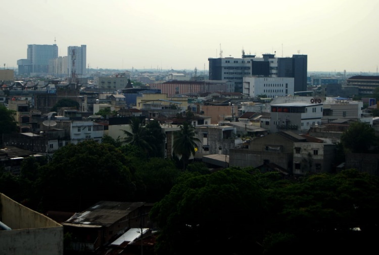 Landscape suasana pemukiman padat penduduk di Kota Medan