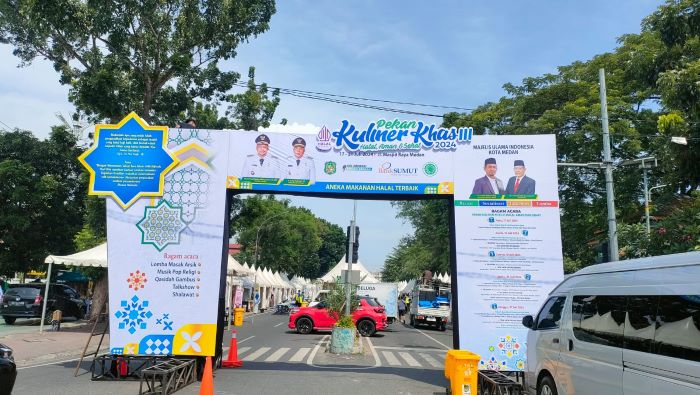 Pekan kuliner khas III di Jalan Mesjid Raya Medan