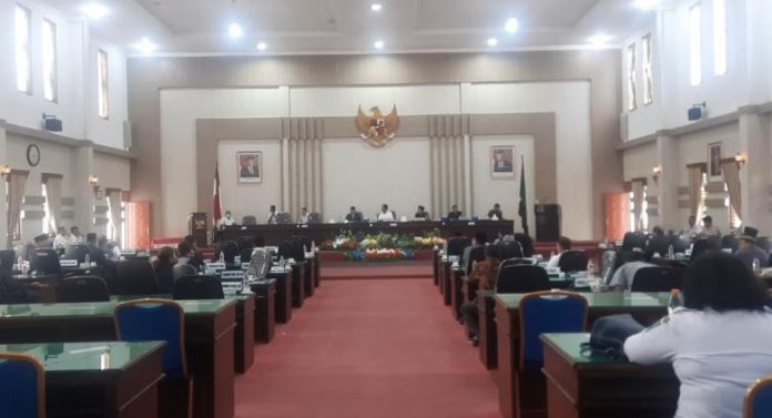 Rapat DPRD dengan Pemkab Simalungun di Gedung Paripurna