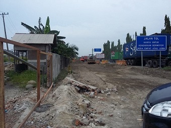 Situasi drainase pasca dilakukan penimbunan di Jalan Raya Belawan Kecamatan Medan Belawan tepatnya di depan lahan milik PT STTC