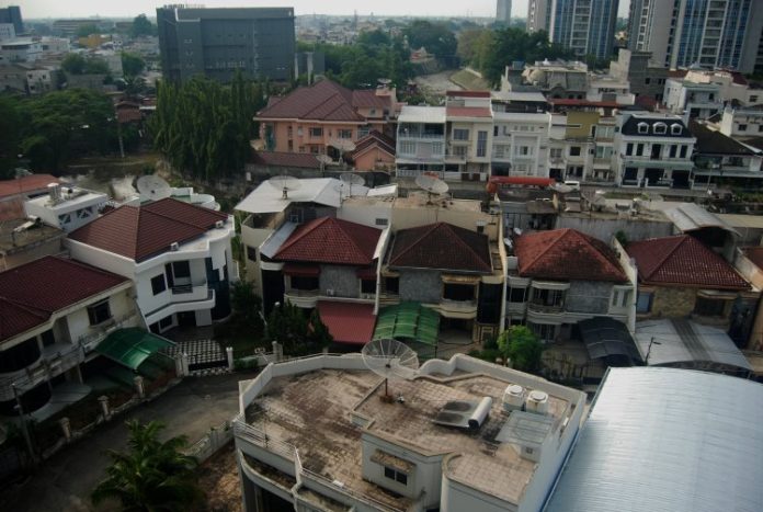Suasana pemukiman padat penduduk di Kota Medan