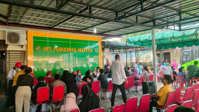 Suasana Puskesmas Helvetia pada kegiatan ACF tahap I untuk mengantisipasi penularan TB (f:berry/mistar)