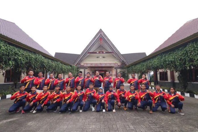 Para Atlet Pakpak Bharat yang akan berlaga di ajang Pekan Olahraga Pelajar Provinsi Sumatera Utara di Medan.(f:ist/mistar)
