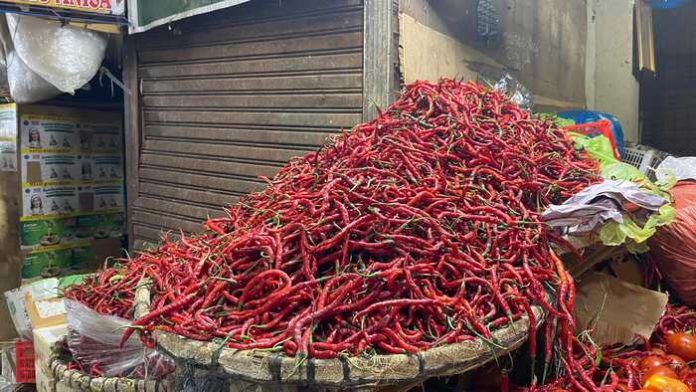 Penjualan bahan pokok di pusat pasar Medan (f:dinda/mistar)