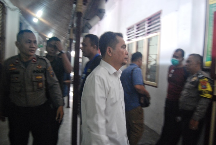 Alwi Mujahit Hasibuan saat mengikuti persidangan di Pengadilan Negeri Medan