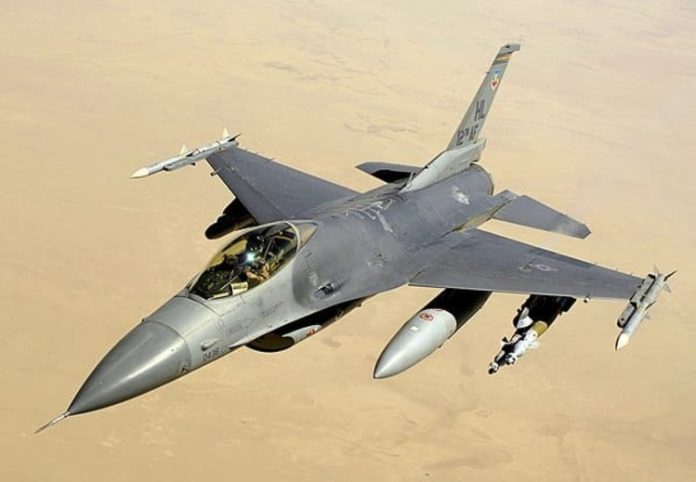Jet tempur F-16.