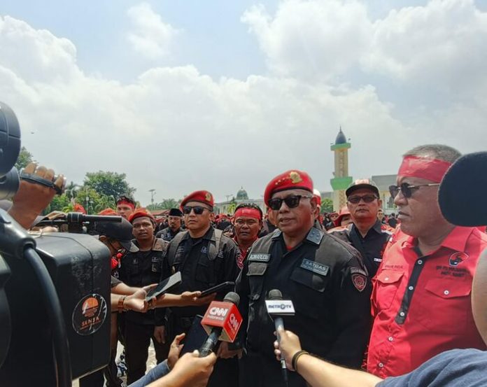 Ketua Bidang Kehormatan DPP PDIP, Komarudin Watubun saat konpers (f:maulana/mistar)