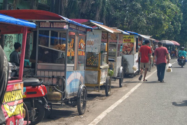 Sejumlah gerobak milik pelaku UMKM di Kota Medan