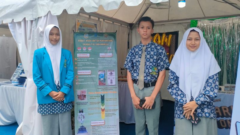 Siswa siswi MAN Binjai mengikuti lomba inovasi North Sumatera Innovation Forum 2024