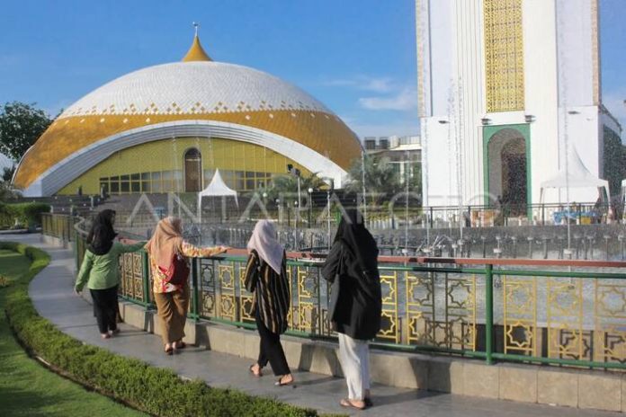 Masjid Agung Sultan Thaf Sinar Basarsyah Lubuk Pakam.(f:Sembiring/mistar)