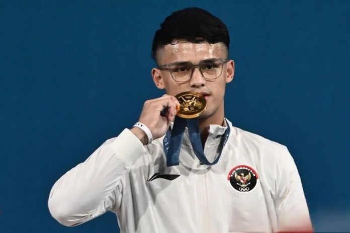 Atlet angkat besi Indonesia Rizki Juniansyah meraih emas di Olimpiade Paris (f:ist/mistar)