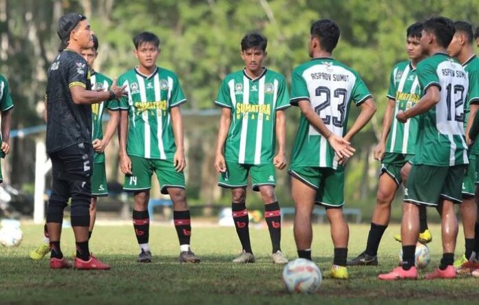 otret latihan tim sepakbola sumut menjelang PON. (f:ist/mistar)