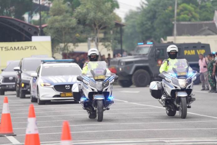 Personil Polda Sumut saat menggelar simulasi Sispamkota.