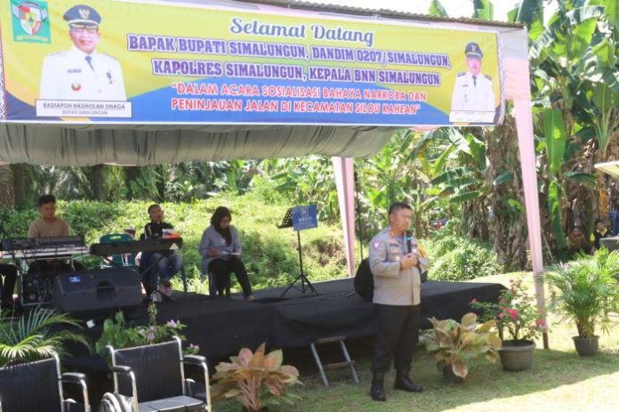 Kapolres Simalungun saat menyampaikan sambutan di Kegiatan Sosialisasi Narkoba di Silau Kahean