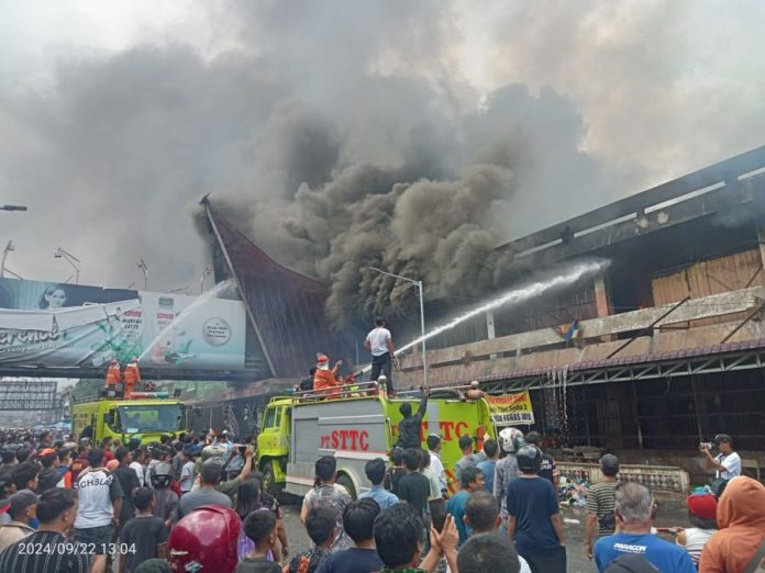 Lantai dua Gedung IV Pasar Horas Kota Pematangsiantar yang terbakar