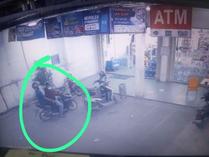 Pelaku pencurian sepeda motor milik apoteker di Medan terekam kamera CCTV