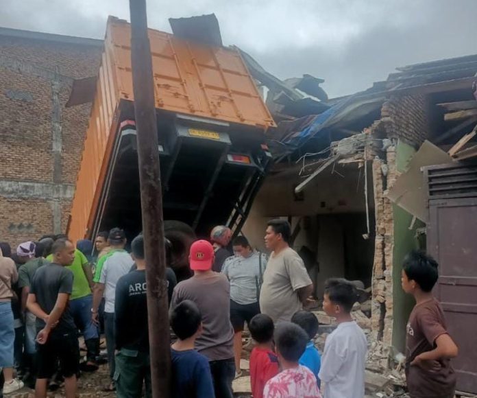 Truk yang alami kecelakaan di Sibolangit