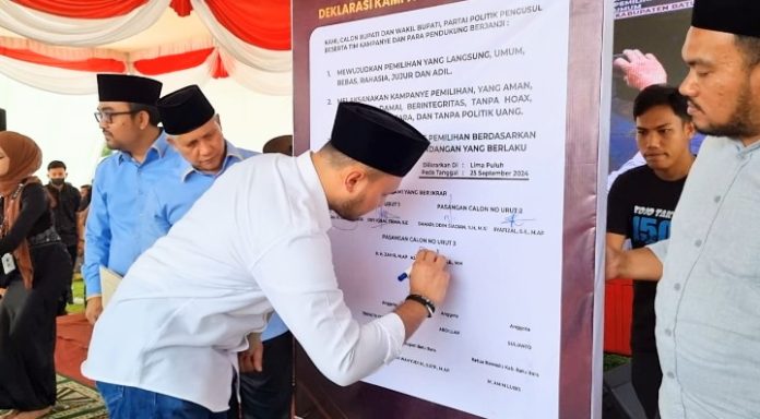 Calon Wakil Bupati nomor urut 3, Aslam Rayuda menandatangani deklarasi kampanye Pilkada Batu Bara damai.