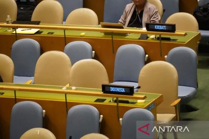 Kursi delegasi Indonesia kosong saat PM Israel Benjamin Netanyahu hendak berpidato pada sesi Debat Umum Sidang ke-79 Majelin Umum PBB di New York, AS, Jumay (27/9/24).