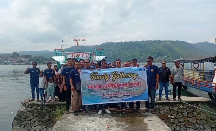 Foto bersama anggota Forwakum Sumut dengan masing-masing keluarga.