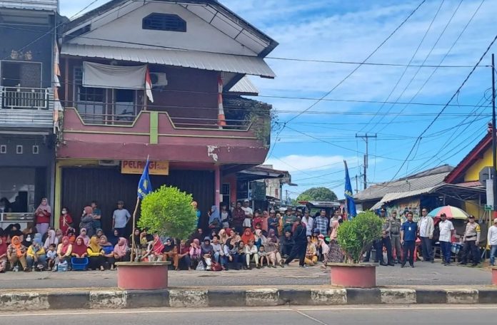 Warga Toboali Antusias Sambut Kunjungan Wapres Ma'ruf Amin.