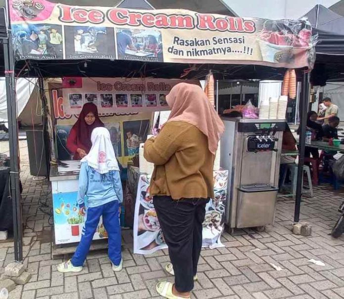 RJ Ice Cream roll yang Berkeliling dari event ke event.