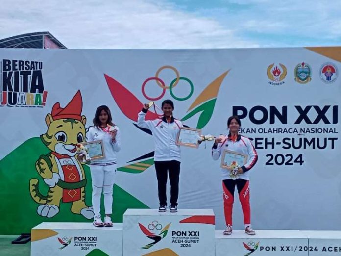 Amellya Nur Sifa (tengah), atlet BMX racing putri kontingen Jateng yang berhasil raih medali emas.