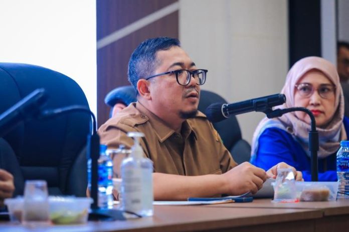 Teks foto : Kepala Bappeda Kota Medan, Benny Iskandar saat membuka sosialisasi penyelenggaraan Satu Data Indonesia.