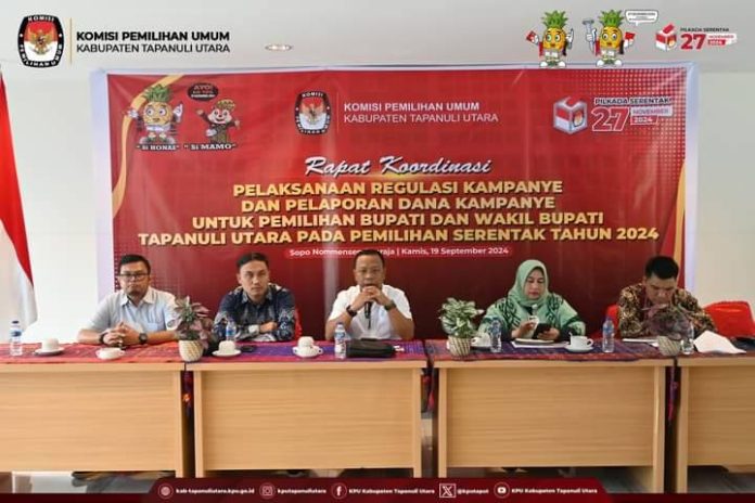 KPU Taput saat menggelar rapat pleno terbuka rekapitulasi daftar pemilih tetap (DPT).