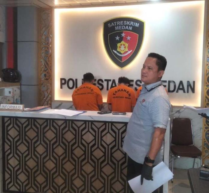 Ketiga pelaku saat dipaparkan di Sat Reskrim Polrestabes Medan.