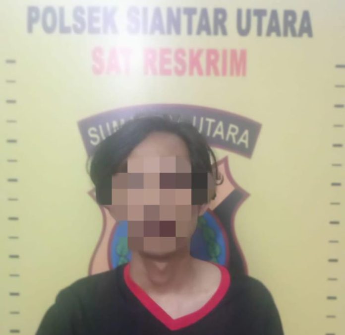 Salah satu pelaku penganiayaan yang ditangkap Polsek Siantar Utara.